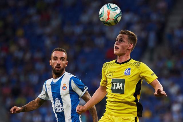 王哲林31+15特林布尔29+10 上海险胜青岛